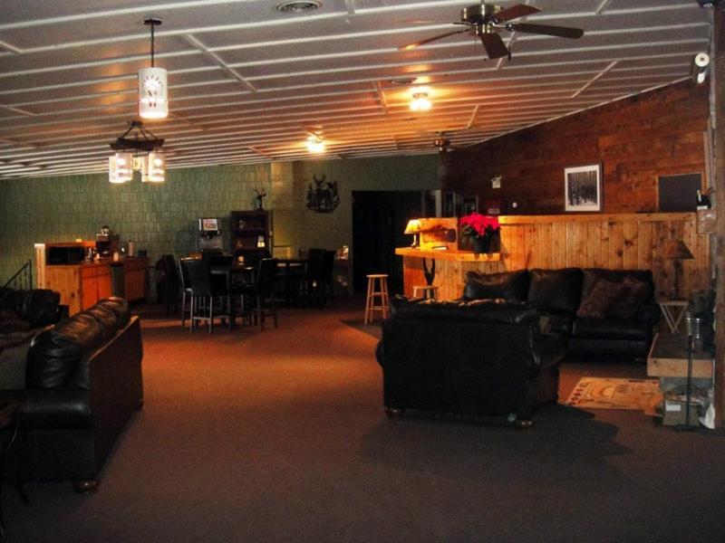 Hiawatha Lodge Inn อีเกิลริเวอร์ ภายนอก รูปภาพ