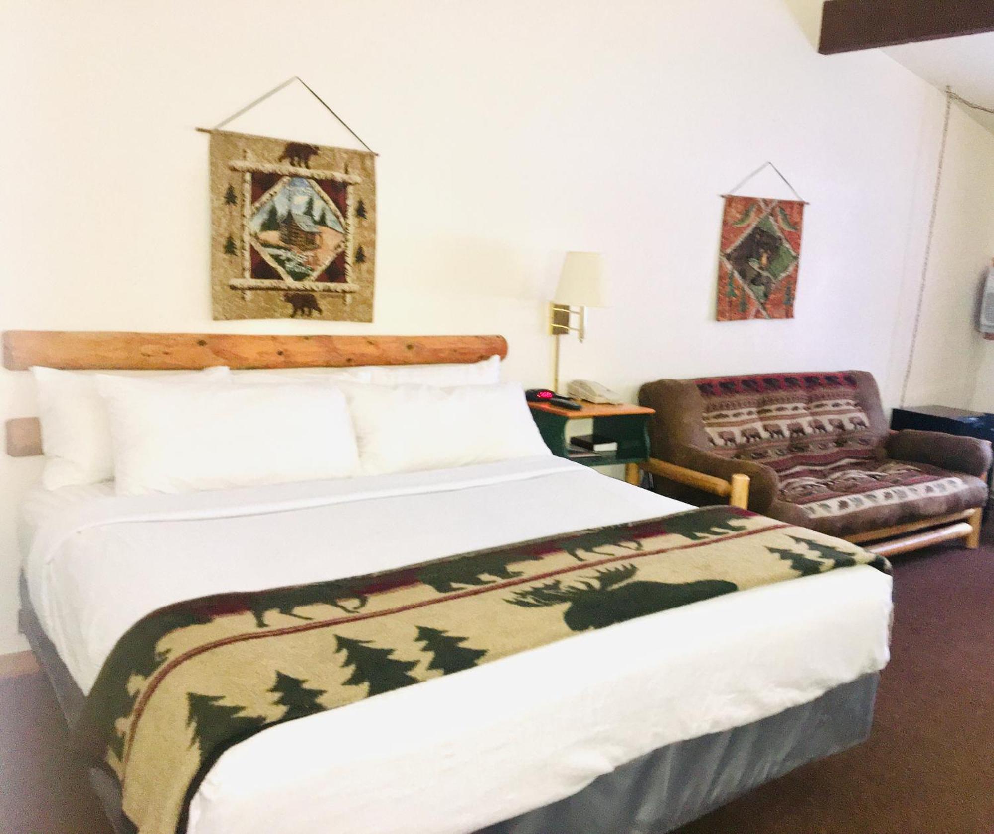Hiawatha Lodge Inn อีเกิลริเวอร์ ภายนอก รูปภาพ